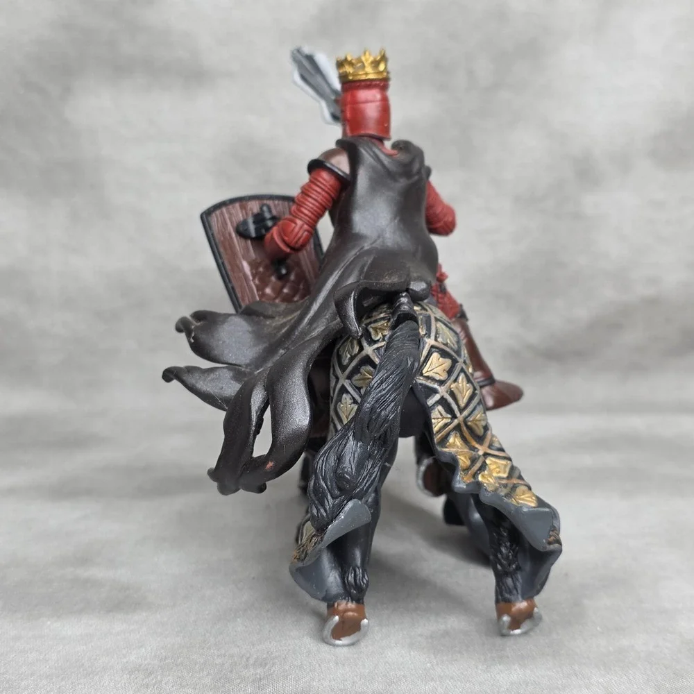 Papo 2007 Red Weapon Master Bull & Horse Medieval Mythical Figure #39918